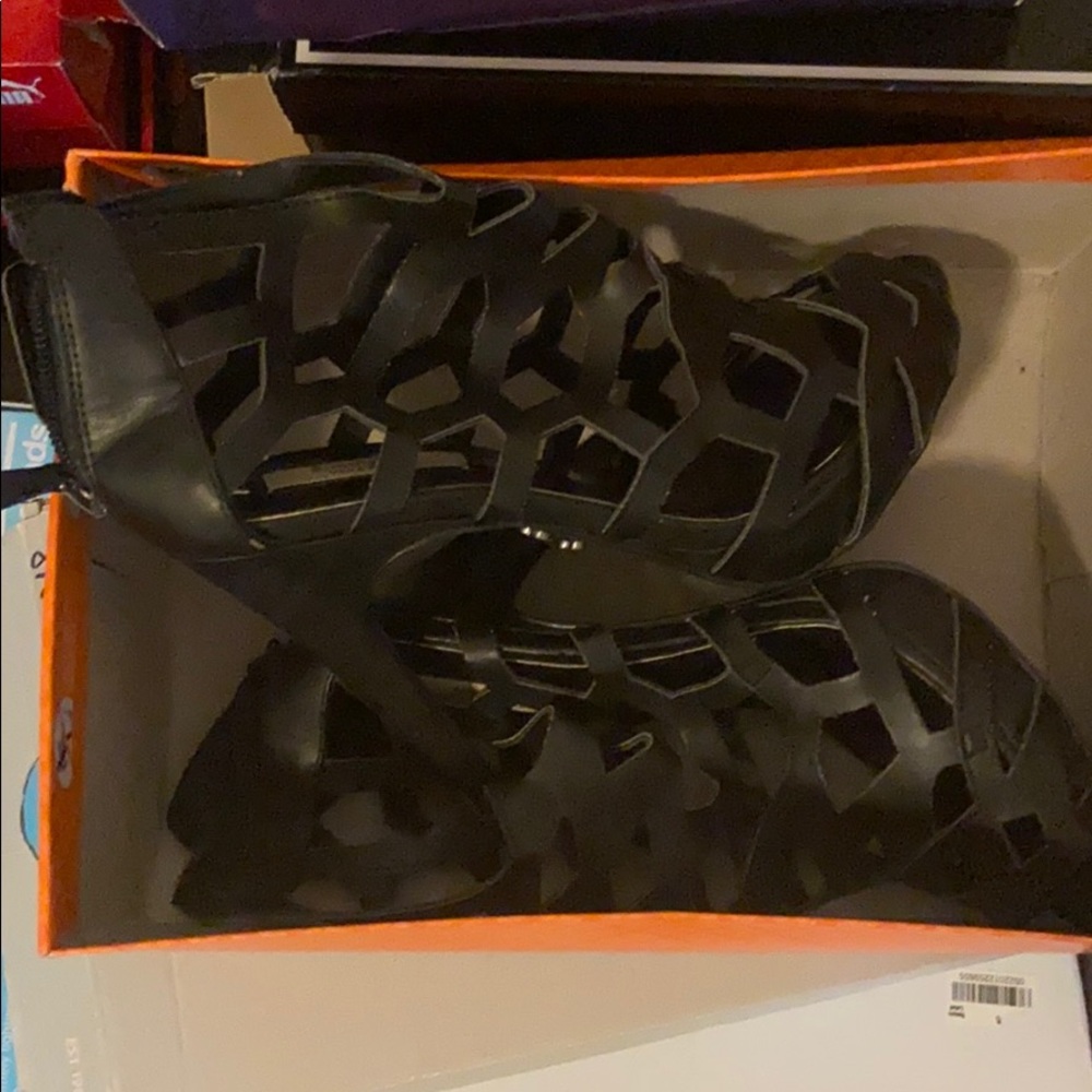 Shoe